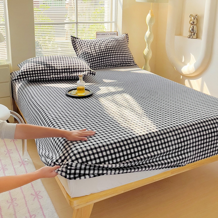 91家纺网 家纺一手货源 找家纺 恬澳家纺 2025 200g牛奶绒床笠外贸跨境电商亚马逊速卖通床笠三件套欧美尺寸多多跨境平台TEMU SHEIN 暖阳-黑白格