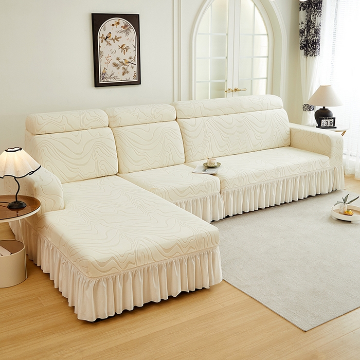 91家纺网 家纺一手货源 找家纺 丝绮鹿 2024新款雕花绒曲意系列沙发套裙边款（贵妃图） 米白