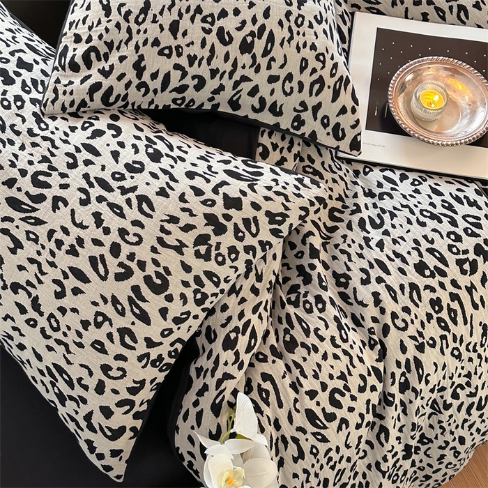 91家纺网 家纺一手货源 找家纺 梦享生活家居 2024新款双层纱黑灰提花系列四件套 黑白豹纹