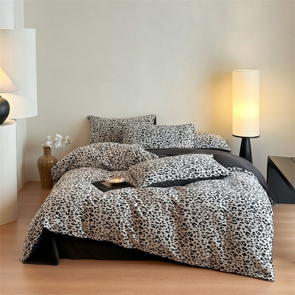 91家纺网 家纺一手货源 找家纺 梦享生活家居 2024新款双层纱黑灰提花系列四件套 黑白豹纹