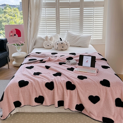 91家纺网 家纺一手货源 找家纺 吉象家纺 2024新款A类高克重棉舒绒贝壳包边毛毯 爱心粉