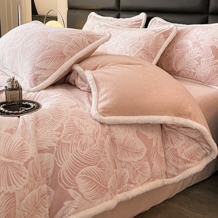 91家纺网 家纺一手货源 找家纺 （总）极简 2024新款加厚保暖高克重立体雕花牛奶绒四件套