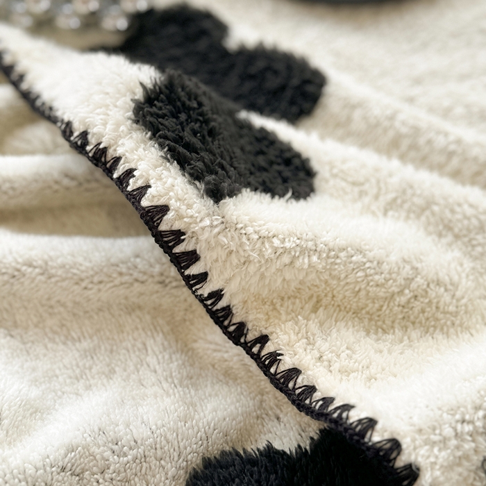 91家纺网 家纺一手货源 找家纺 吉象家纺 2024新款A类高克重棉舒绒贝壳包边毛毯 黑蝴蝶