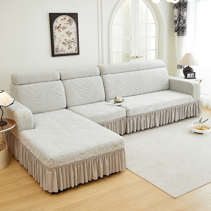 91家纺网 家纺一手货源 找家纺 丝绮鹿 2024新款雕花绒曲意系列沙发套裙边款（贵妃图） 浅灰