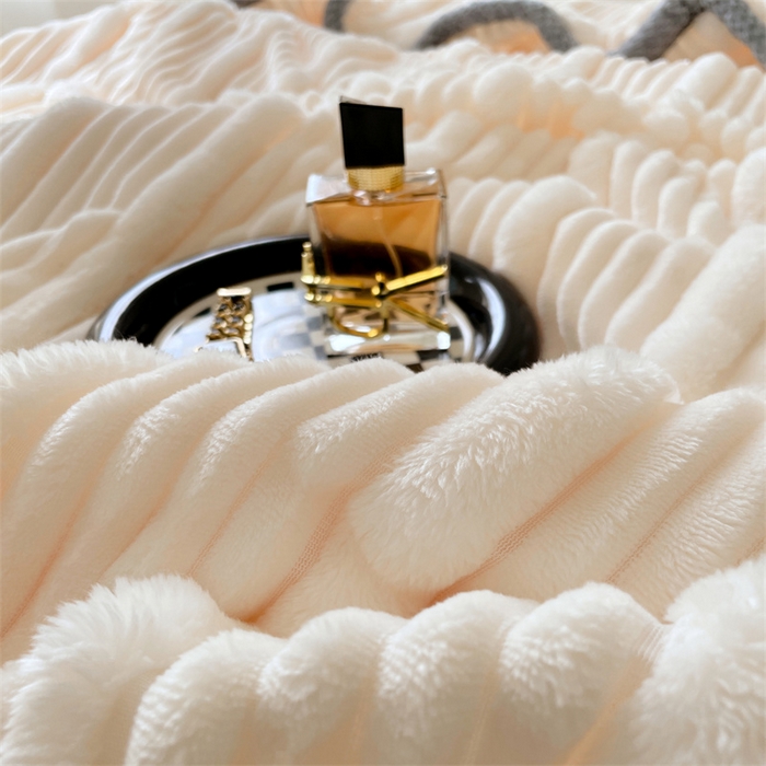 91家纺网 家纺一手货源 找家纺 梦舒羽 2025新款兔毛绒子母条枕套 本白