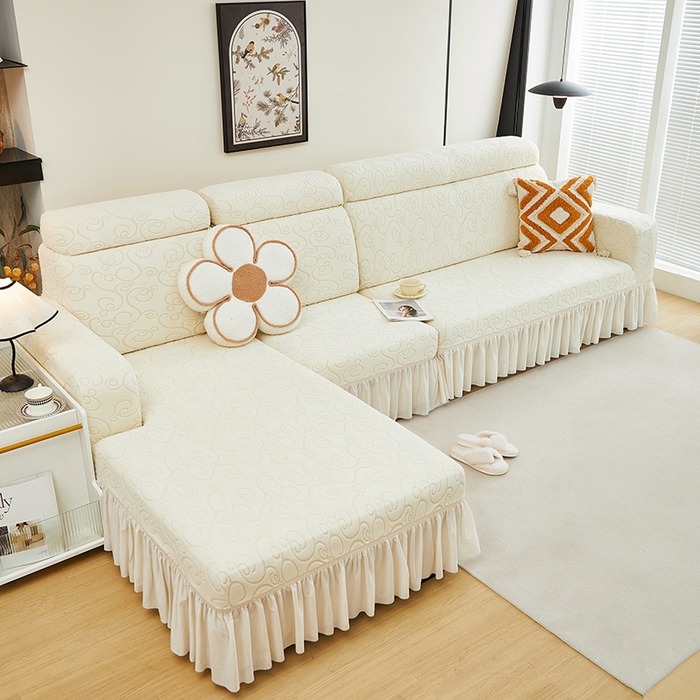 91家纺网 家纺一手货源 找家纺 丝绮鹿 2024新款雕花绒年华系列裙边沙发套（贵妃图） 米白