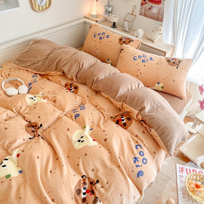 91家纺网 家纺一手货源 找家纺 呗旺鹿 2024新款高克重卡通印花毛巾绣牛奶绒四件套 萌宠曲奇