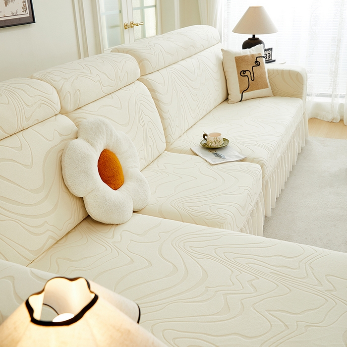 91家纺网 家纺一手货源 找家纺 丝绮鹿 2024新款雕花绒曲意系列沙发套裙边款（贵妃图） 米白
