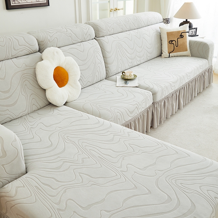 91家纺网 家纺一手货源 找家纺 丝绮鹿 2024新款雕花绒曲意系列沙发套裙边款（贵妃图） 浅灰