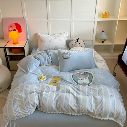 91家纺网 家纺一手货源 找家纺 柚子YOUTH 2024新款毛球花边三拼牛奶绒四件套 猫之恋