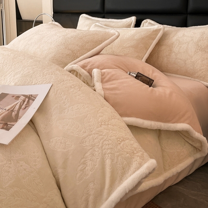 91家纺网 家纺一手货源 找家纺 （总）极简 2024新款加厚保暖高克重立体雕花牛奶绒四件套