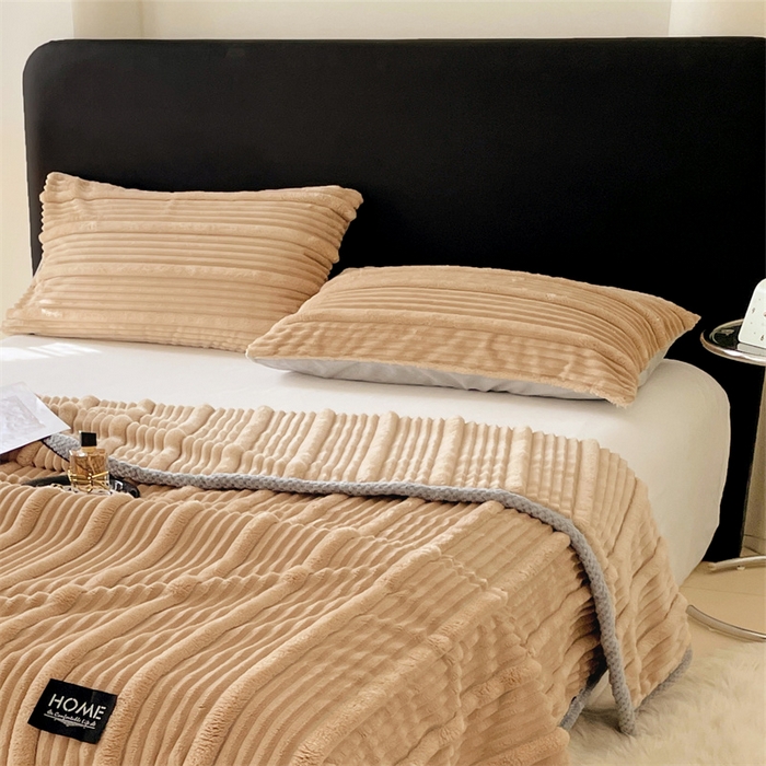 91家纺网 家纺一手货源 找家纺 梦舒羽 2025新款兔毛绒子母条枕套 卡其色