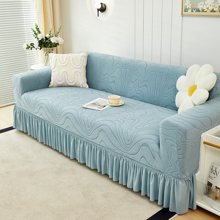 91家纺网 家纺一手货源 找家纺 丝绮鹿 2024新款雕花绒曲意系列沙发套裙边款（三人图） 淡蓝