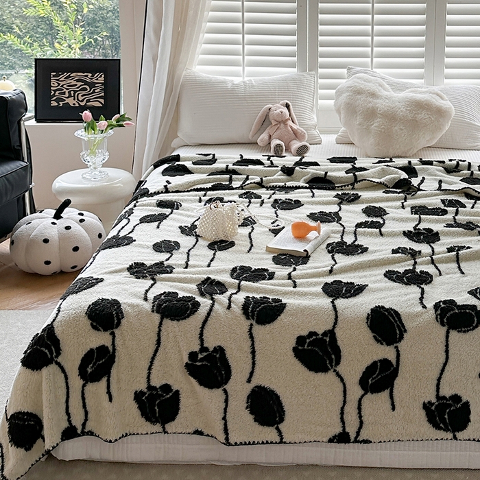 91家纺网 家纺一手货源 找家纺 吉象家纺 2024新款A类高克重棉舒绒贝壳包边毛毯 花儿朵朵