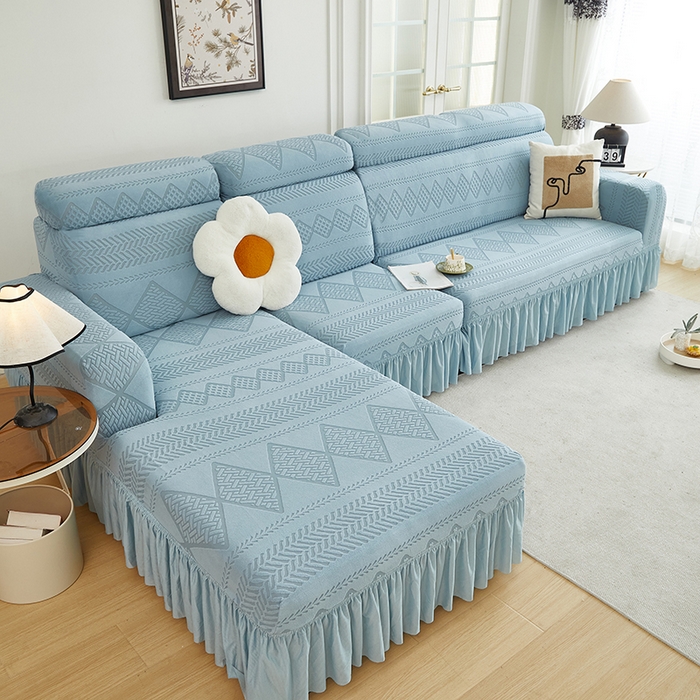 91家纺网 家纺一手货源 找家纺 丝绮鹿 2024新款雕花绒菲亚沙发套裙边款（贵妃图） 淡蓝