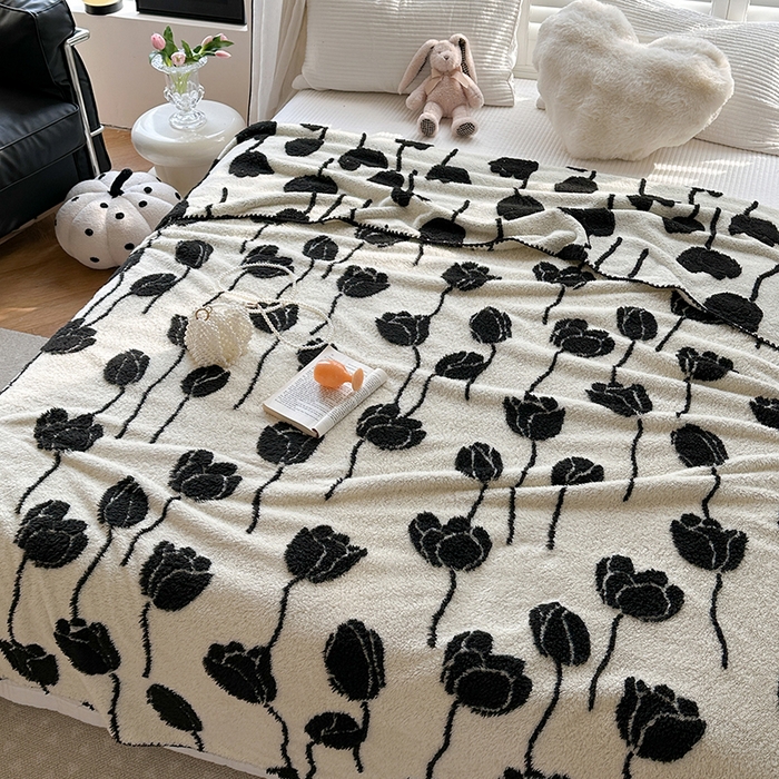 91家纺网 家纺一手货源 找家纺 吉象家纺 2024新款A类高克重棉舒绒贝壳包边毛毯 花儿朵朵