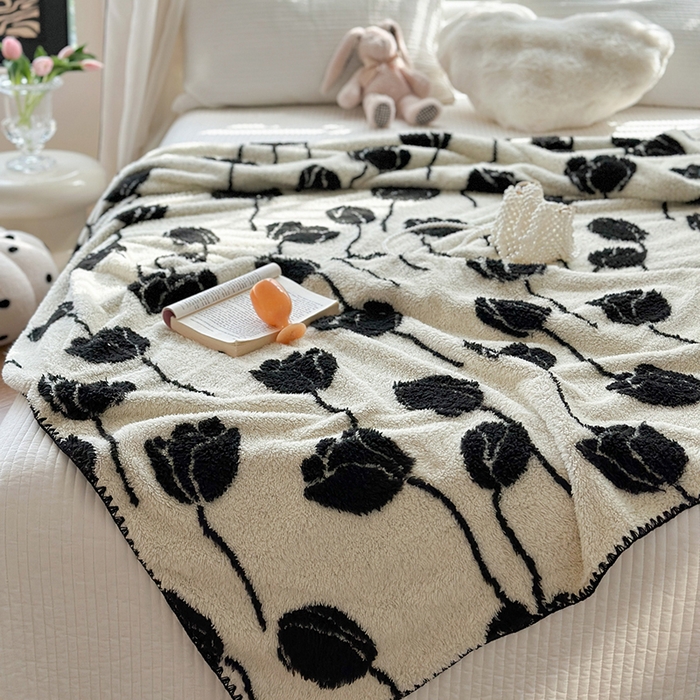 91家纺网 家纺一手货源 找家纺 吉象家纺 2024新款A类高克重棉舒绒贝壳包边毛毯 花儿朵朵