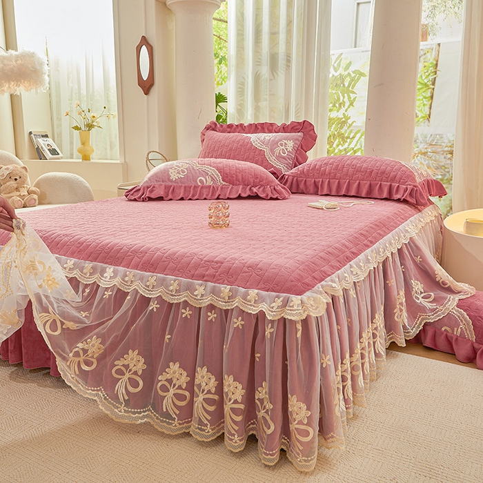 91家纺网 家纺一手货源 找家纺 2024新款加厚牛奶绒蕾丝刺绣床裙四件套-莫奈花园系列 莫奈花园-豆沙红