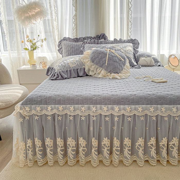91家纺网 家纺一手货源 找家纺 2024新款加厚牛奶绒蕾丝刺绣床裙单床裙-莫奈花园系列 莫奈花园-高级灰