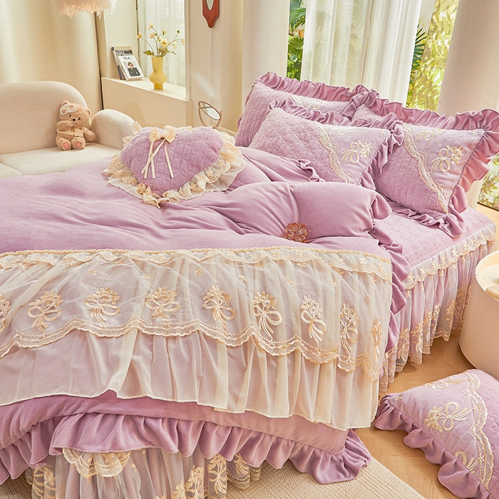 91家纺网 家纺一手货源 找家纺 2024新款加厚牛奶绒蕾丝刺绣床裙四件套-莫奈花园系列 莫奈花园-甜紫