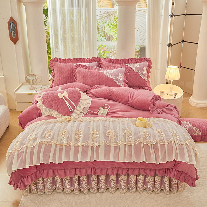 91家纺网 家纺一手货源 找家纺 2024新款加厚牛奶绒蕾丝刺绣床裙四件套-莫奈花园系列 莫奈花园-豆沙红