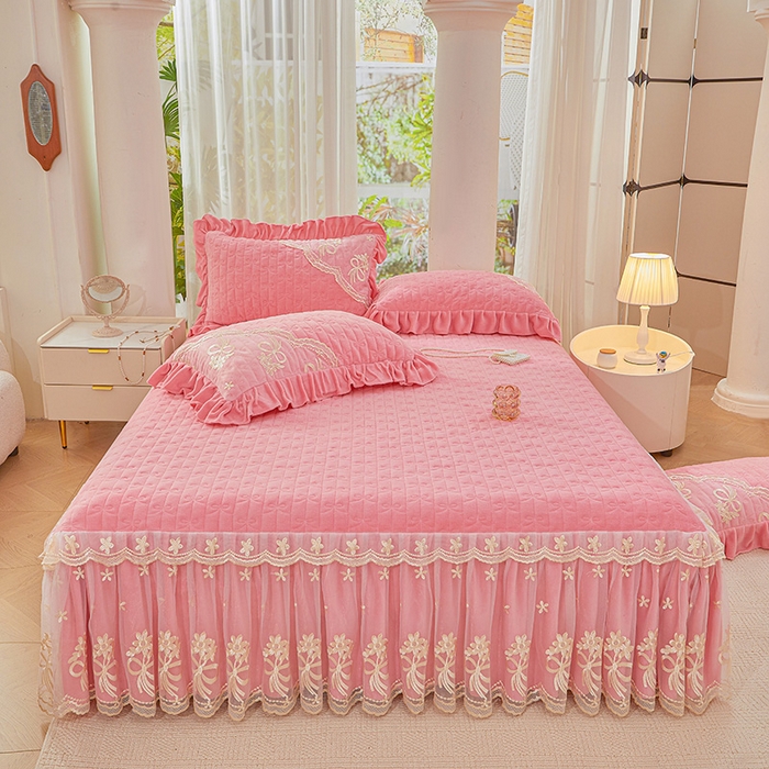 91家纺网 家纺一手货源 找家纺 2024新款加厚牛奶绒蕾丝刺绣床裙四件套-莫奈花园系列 莫奈花园-少女粉