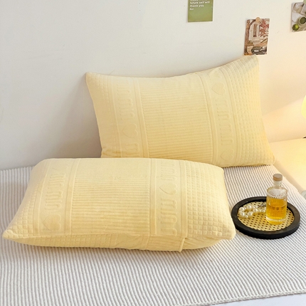 漫时光 2025新款牛奶绒烂花枕套 min-黄