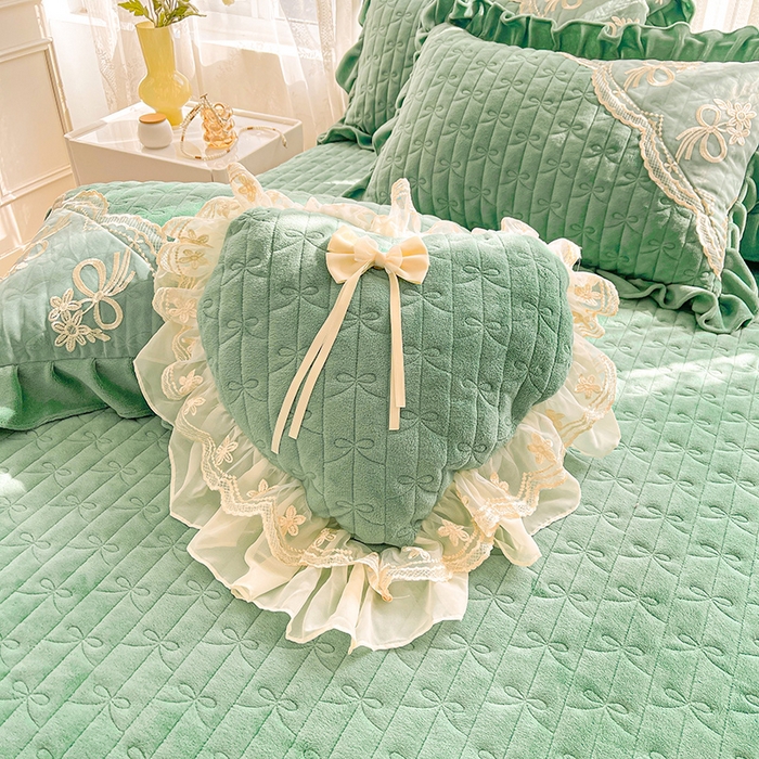 91家纺网 家纺一手货源 找家纺 2024新款加厚牛奶绒蕾丝刺绣床裙单床裙-莫奈花园系列 莫奈花园-豆绿