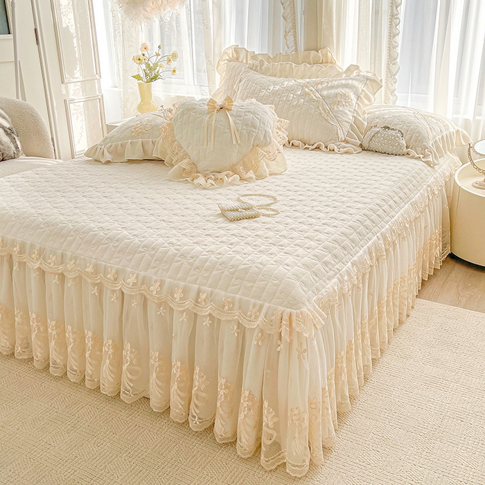 91家纺网 家纺一手货源 找家纺 2024新款加厚牛奶绒蕾丝刺绣床裙单床裙-莫奈花园系列 莫奈花园-奶昔