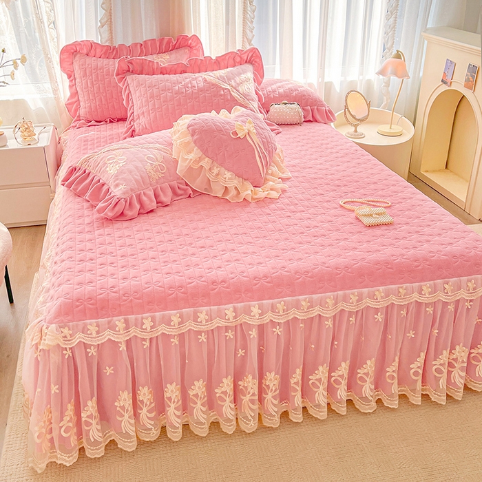 91家纺网 家纺一手货源 找家纺 2024新款加厚牛奶绒蕾丝刺绣床裙单床裙-莫奈花园系列 莫奈花园-少女粉