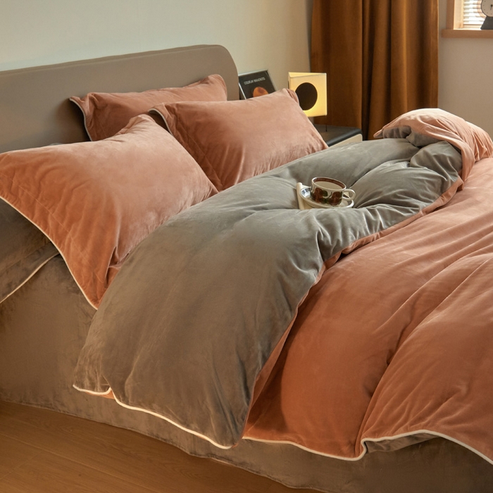 91家纺网 家纺一手货源 找家纺 万盛家纺 2025新款德芙绒牛奶绒法莱绒水晶绒双拼四件套 砖红-咖灰