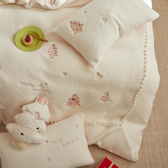 91家纺网 家纺一手货源 找家纺 （总）安莱生活 2024新款绵羊绒工艺款圣诞毛球四件套