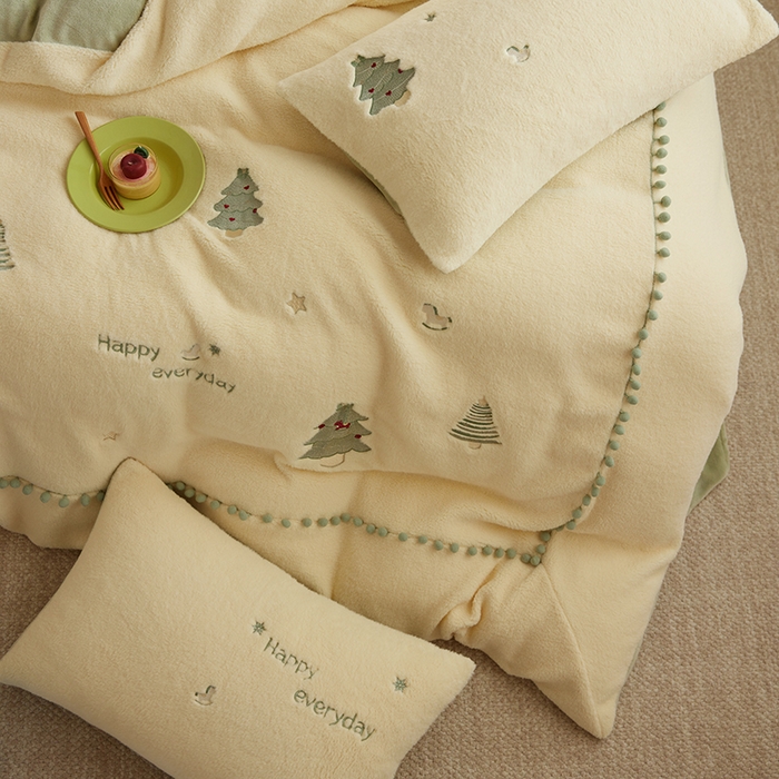 91家纺网 家纺一手货源 找家纺 安莱生活 2024新款绵羊绒工艺款圣诞毛球四件套 绵羊绒-绿色圣诞