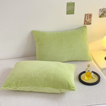91家纺网 家纺一手货源 找家纺 漫时光 2025新款牛奶绒烂花枕套 迷境-绿