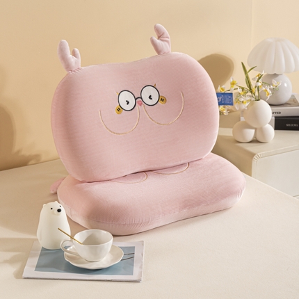 91家纺网 家纺一手货源 找家纺 （总）麦肯锡 2024新款眼镜熊猫肚枕枕头枕芯