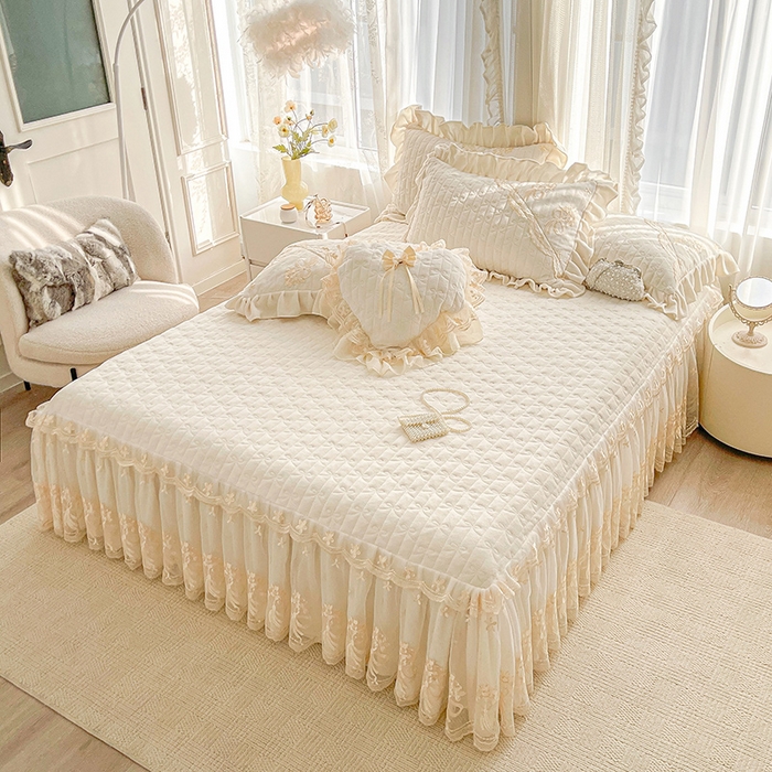 91家纺网 家纺一手货源 找家纺 2024新款加厚牛奶绒蕾丝刺绣床裙单床裙-莫奈花园系列 莫奈花园-奶昔