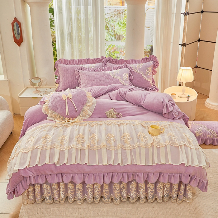 91家纺网 家纺一手货源 找家纺 2024新款加厚牛奶绒蕾丝刺绣床裙四件套-莫奈花园系列 莫奈花园-甜紫