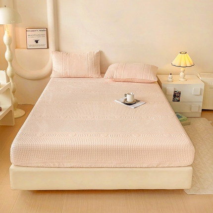 91家纺网 家纺一手货源 找家纺 漫时光 2025新款牛奶绒烂花床笠 min-粉玉