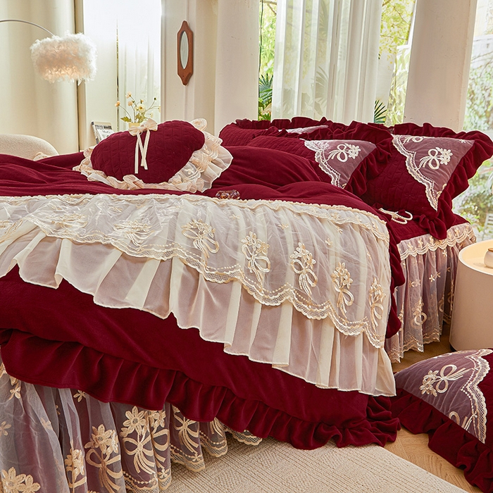 91家纺网 家纺一手货源 找家纺 2024新款加厚牛奶绒蕾丝刺绣床裙四件套-莫奈花园系列 莫奈花园-酒红