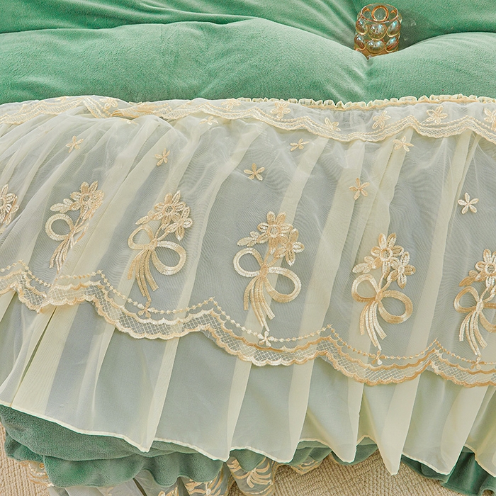 91家纺网 家纺一手货源 找家纺 2024新款加厚牛奶绒蕾丝刺绣床裙四件套-莫奈花园系列 莫奈花园-豆绿