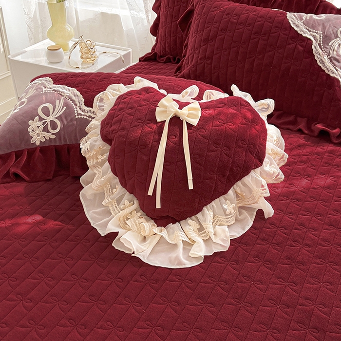 91家纺网 家纺一手货源 找家纺 2024新款加厚牛奶绒蕾丝刺绣床裙单床裙-莫奈花园系列 莫奈花园-酒红