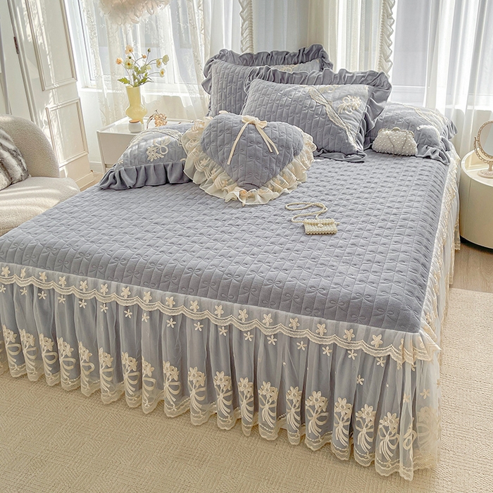 91家纺网 家纺一手货源 找家纺 2024新款加厚牛奶绒蕾丝刺绣床裙单床裙-莫奈花园系列 莫奈花园-高级灰