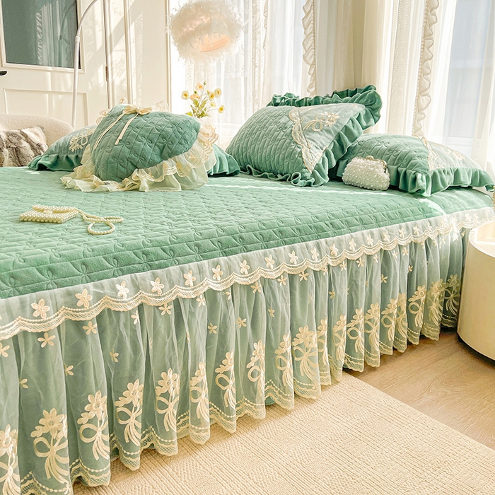 91家纺网 家纺一手货源 找家纺 2024新款加厚牛奶绒蕾丝刺绣床裙单床裙-莫奈花园系列 莫奈花园-豆绿