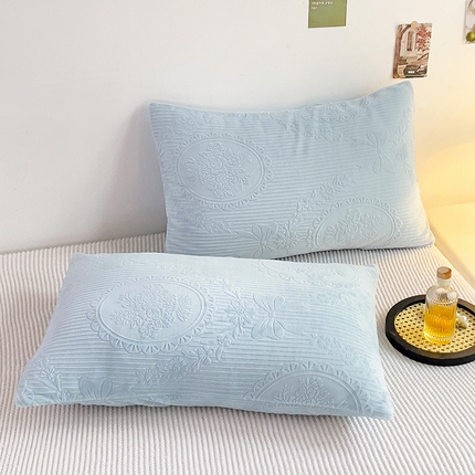 91家纺网 家纺一手货源 找家纺 漫时光 2025新款牛奶绒烂花枕套 梦结花-蓝