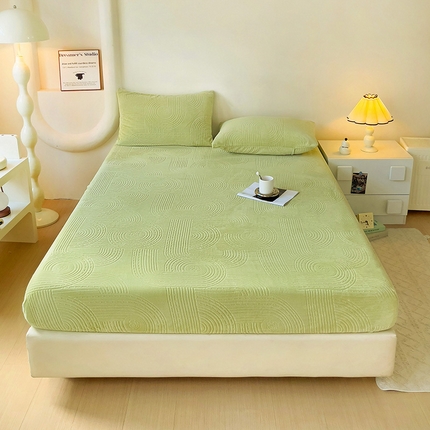 漫时光 2025新款牛奶绒烂花床笠 迷境绿色