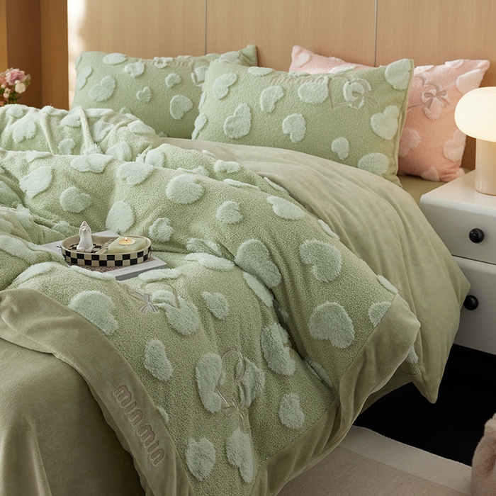 91家纺网 家纺一手货源 找家纺 （总）安莱生活 2024新款minmin泰迪绒立体提花爱心四件套