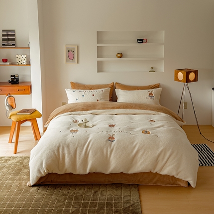 沐晴家纺 2024秋冬新品高克重牛奶绒拼色毛巾绣卡通绣花款绵羊绒四件套 杰瑞