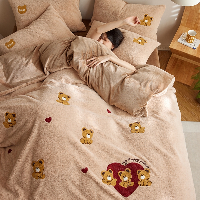 91家纺网 家纺一手货源 找家纺 安莱生活 2024新款绵羊绒毛巾绣四件套 爱心小熊