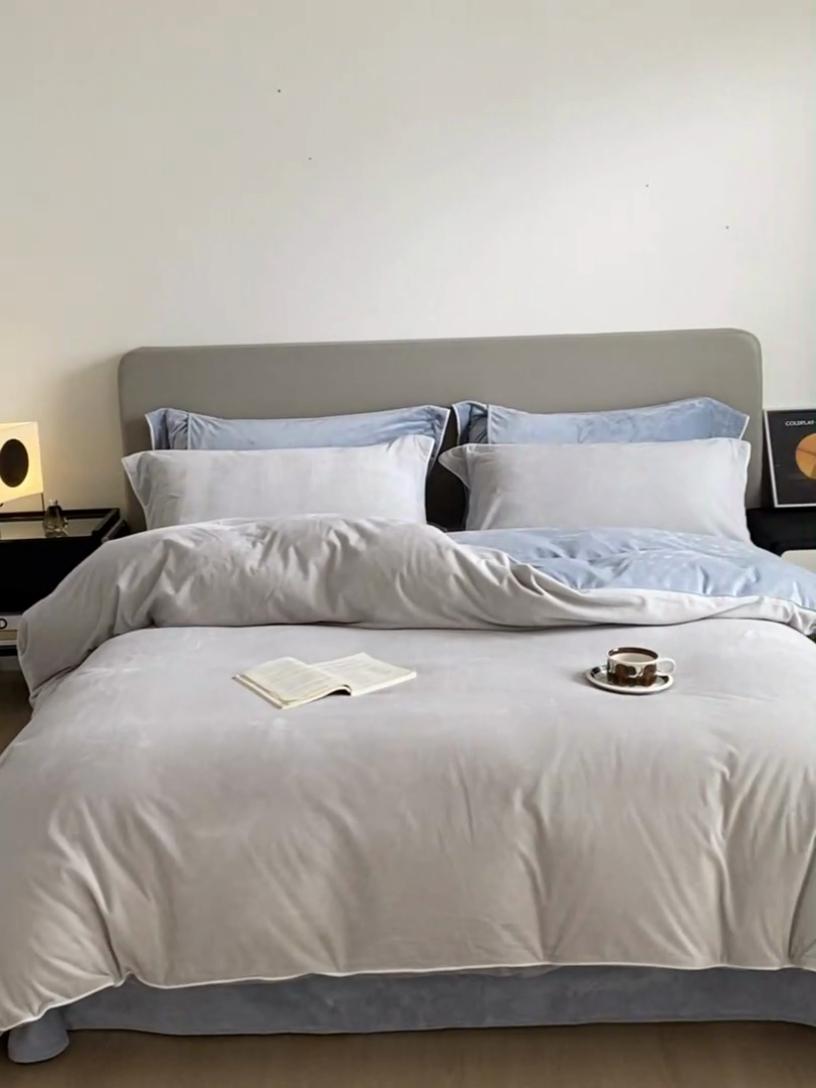 91家纺网 家纺一手货源 找家纺 万盛家纺 2025新款德芙绒牛奶绒法莱绒水晶绒双拼四件套 藕灰-云水蓝