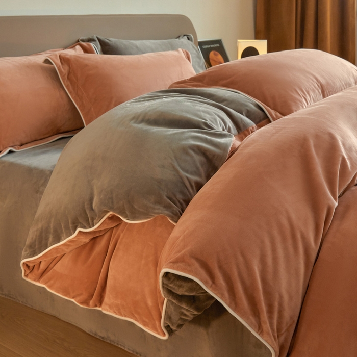 91家纺网 家纺一手货源 找家纺 万盛家纺 2025新款德芙绒牛奶绒法莱绒水晶绒双拼四件套 砖红-咖灰